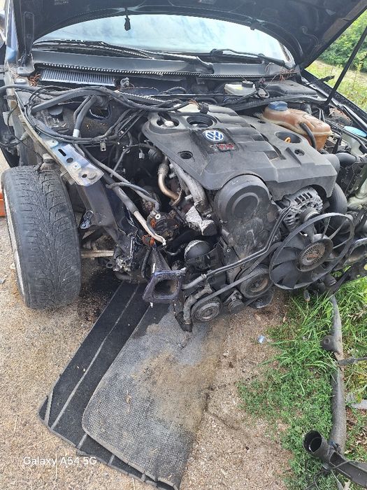 Dezmembrez pasat Tdi roșu