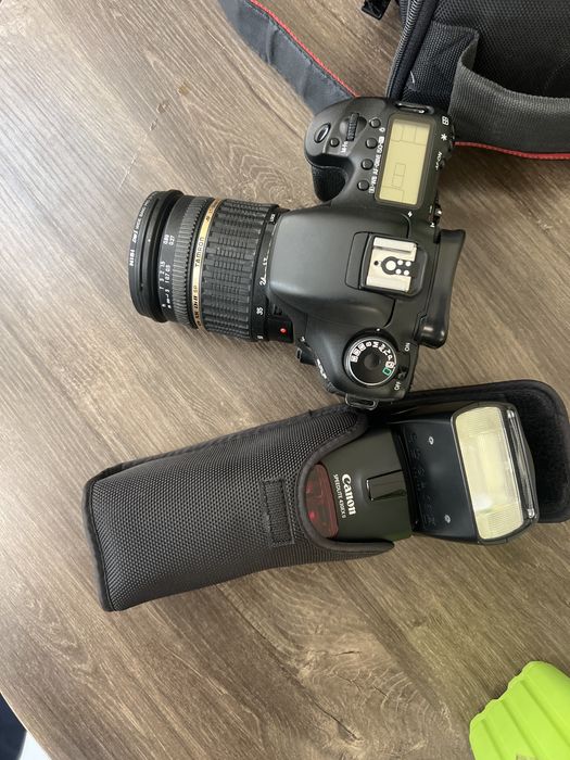 Kamera 7 D foto uchun komplekt sotiladi