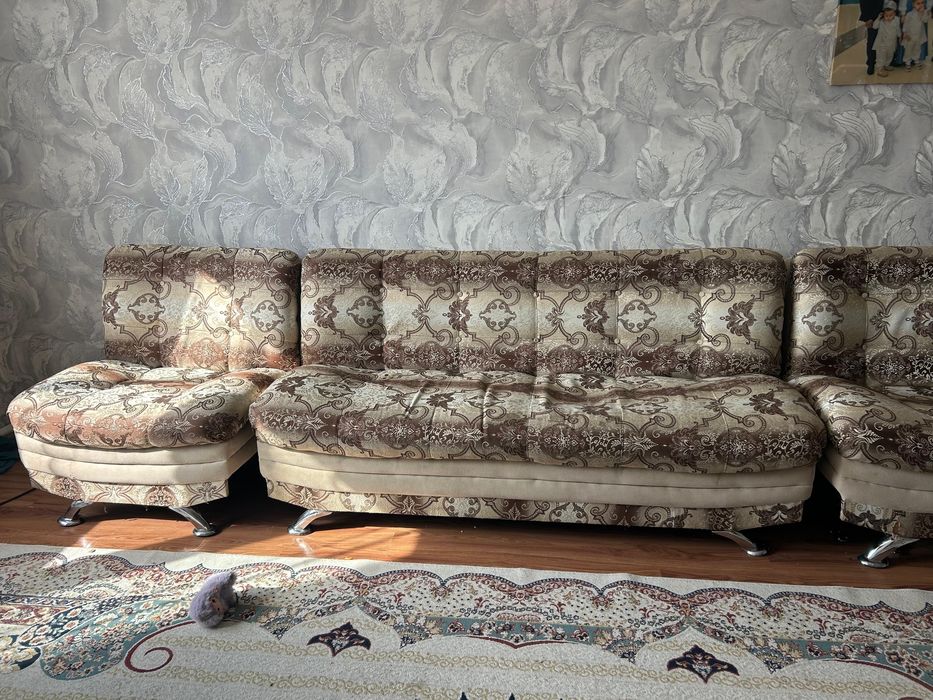 Диван с креслой…