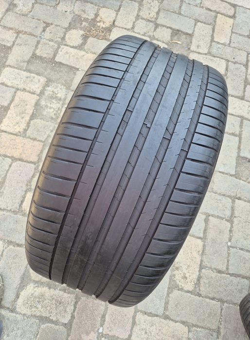 O bucată 325/295 40/35 R22 vară - una Michelin Pirelli