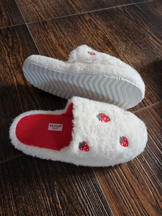 Papuci de casa pufosi