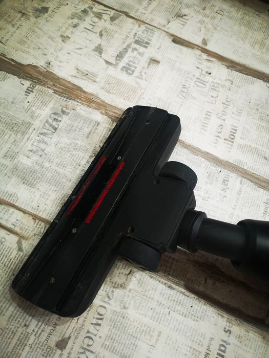 Vând aspirator vertical Rowenta Powerline Extreme Cyclonic