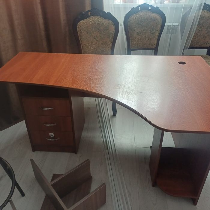 Стол компьютерный