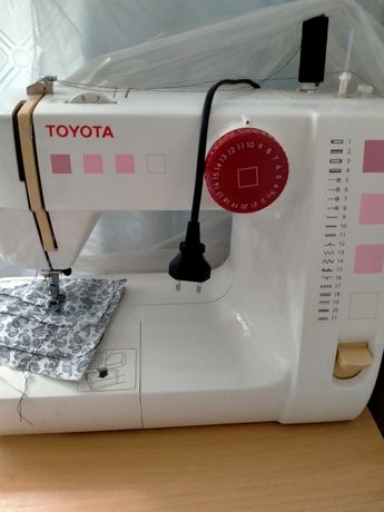 Продам швейную машинку без повреждений в хорошем состоянии с дополните