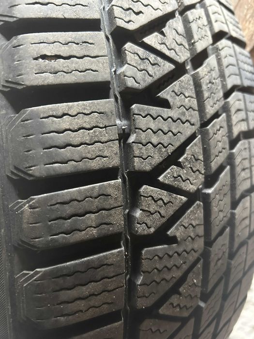 зимни гуми 215-65R17