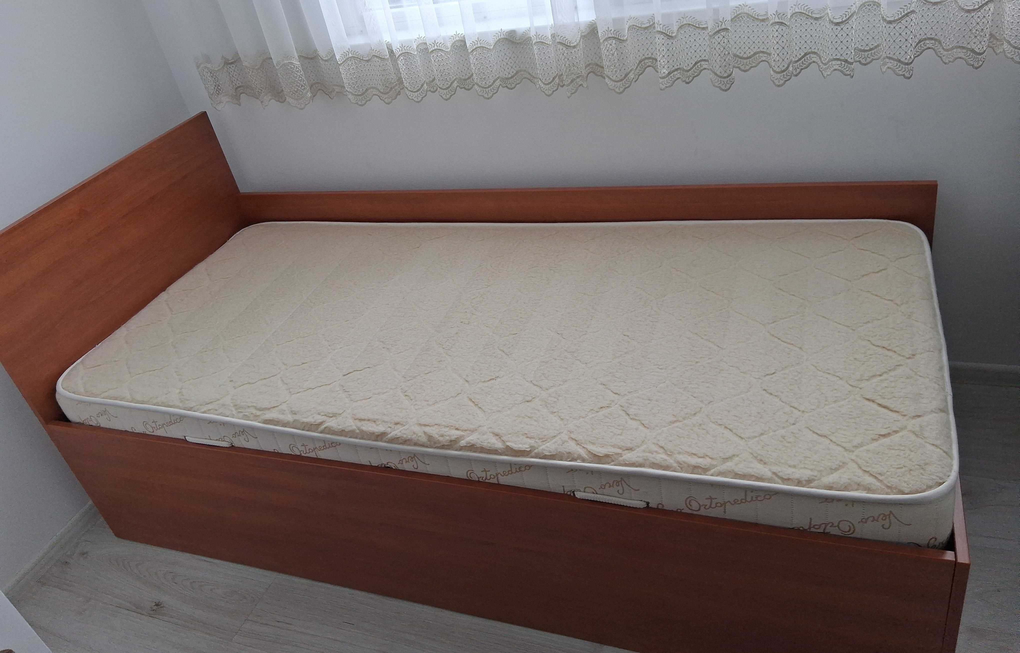 Продавам легло с матрак
