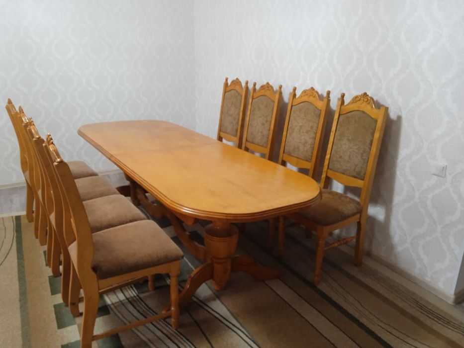 Продам стол дубовый