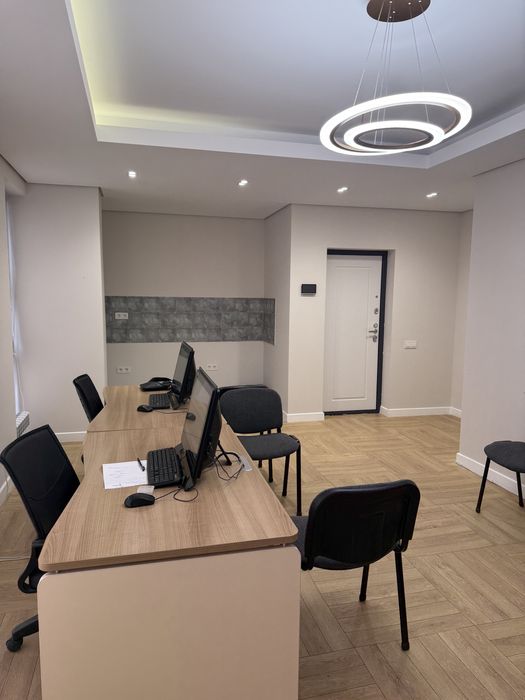 Офисная мебель стол стулья