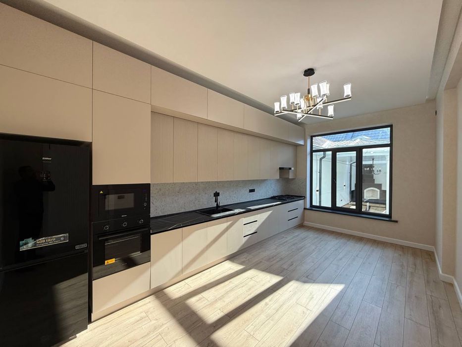 Продаётся двух этажный  участок в Сергелях Хонобод Беруний махалля 3с