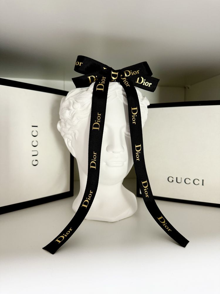 Fundiță DIOR broșă accesoriu geanta tricou pantofi fundă păr