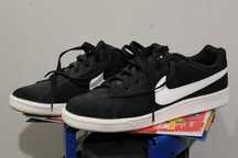 Nike Court Royale