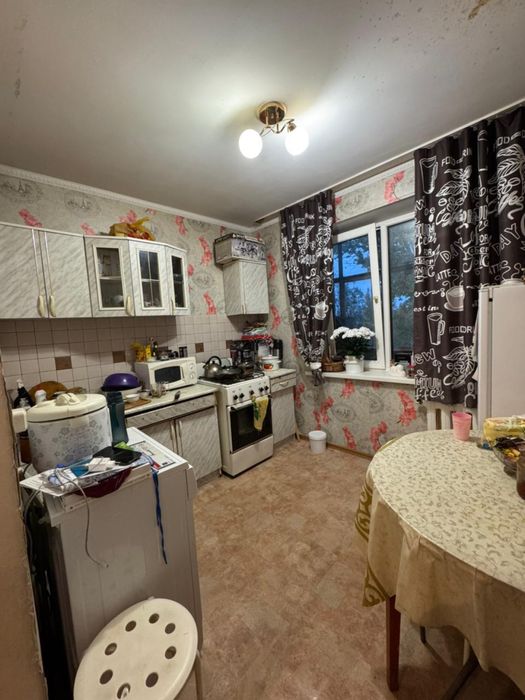 Продается 1 комн.кв в 4 мкр , пл 39 кв.м