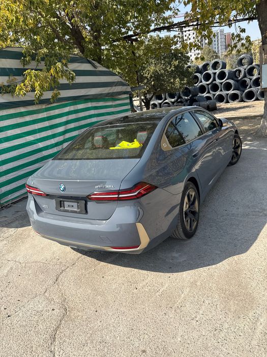 BMW i 5 35L  edrive