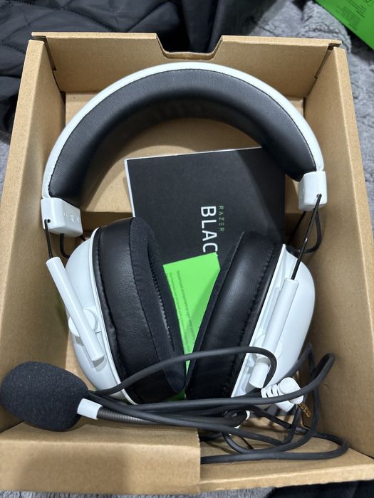 Продам наушники новые, все в комплекте