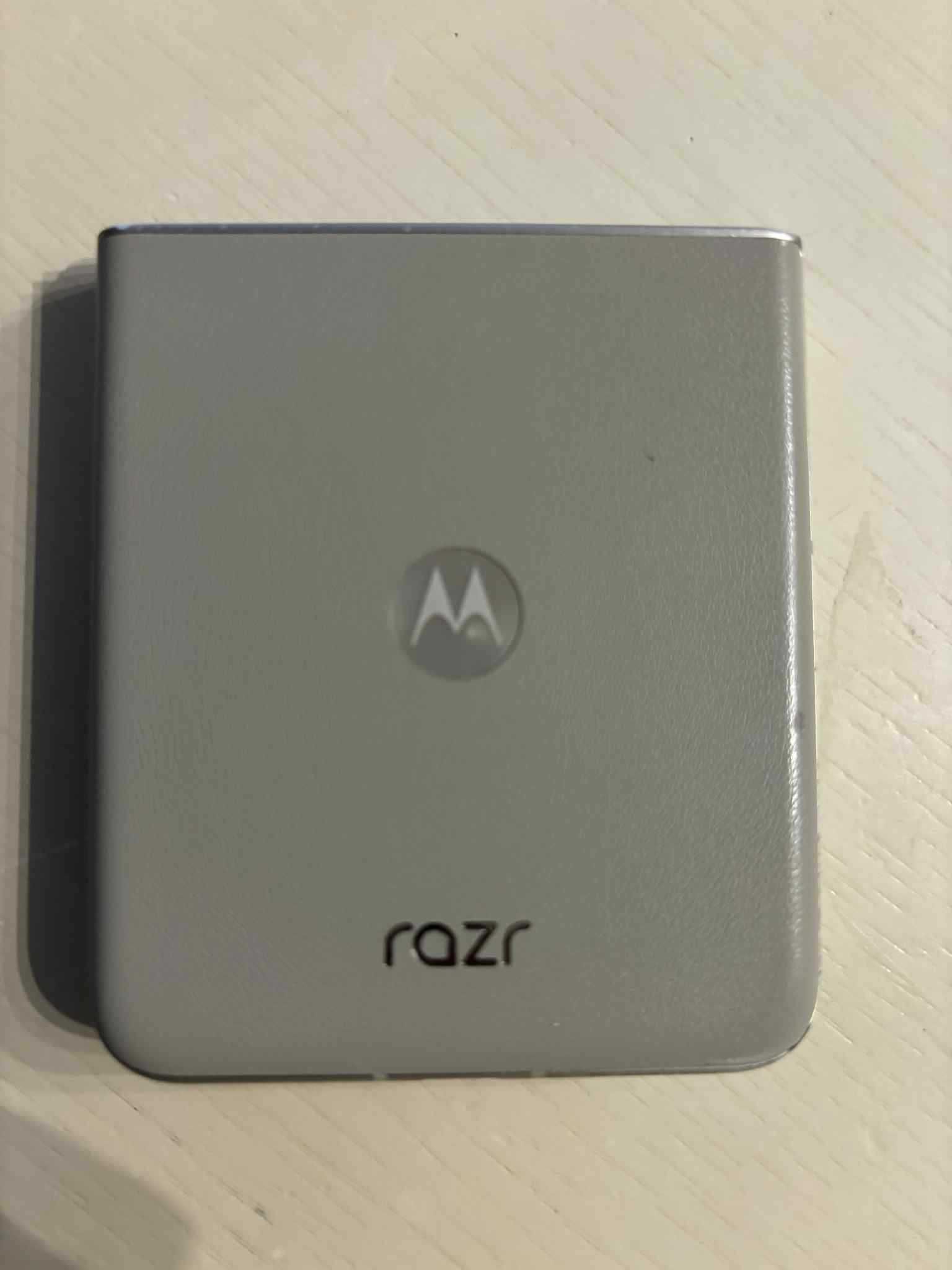 Motorola razr 50