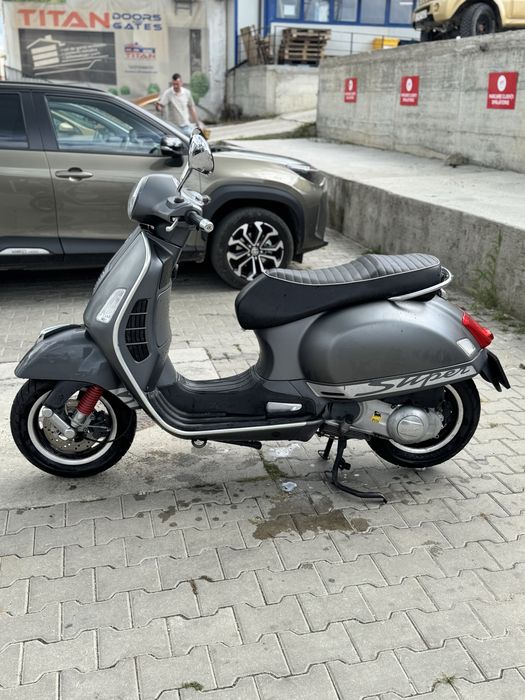 Piaggio Vespa GTS 300 Super