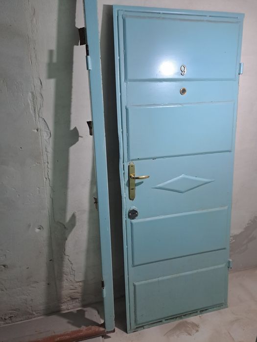 Продам входную дверь