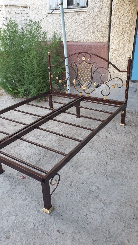 Spalni divan спальни диван.   210 х. 170 см