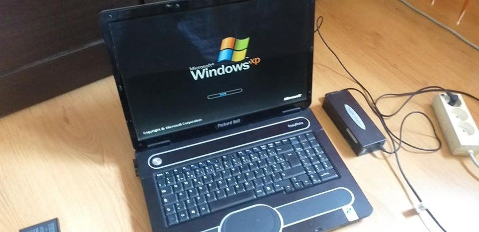 Laptop Packard Bell 17'' functional