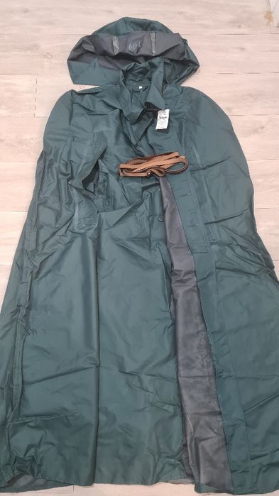 Плащ-накидка с ремнём