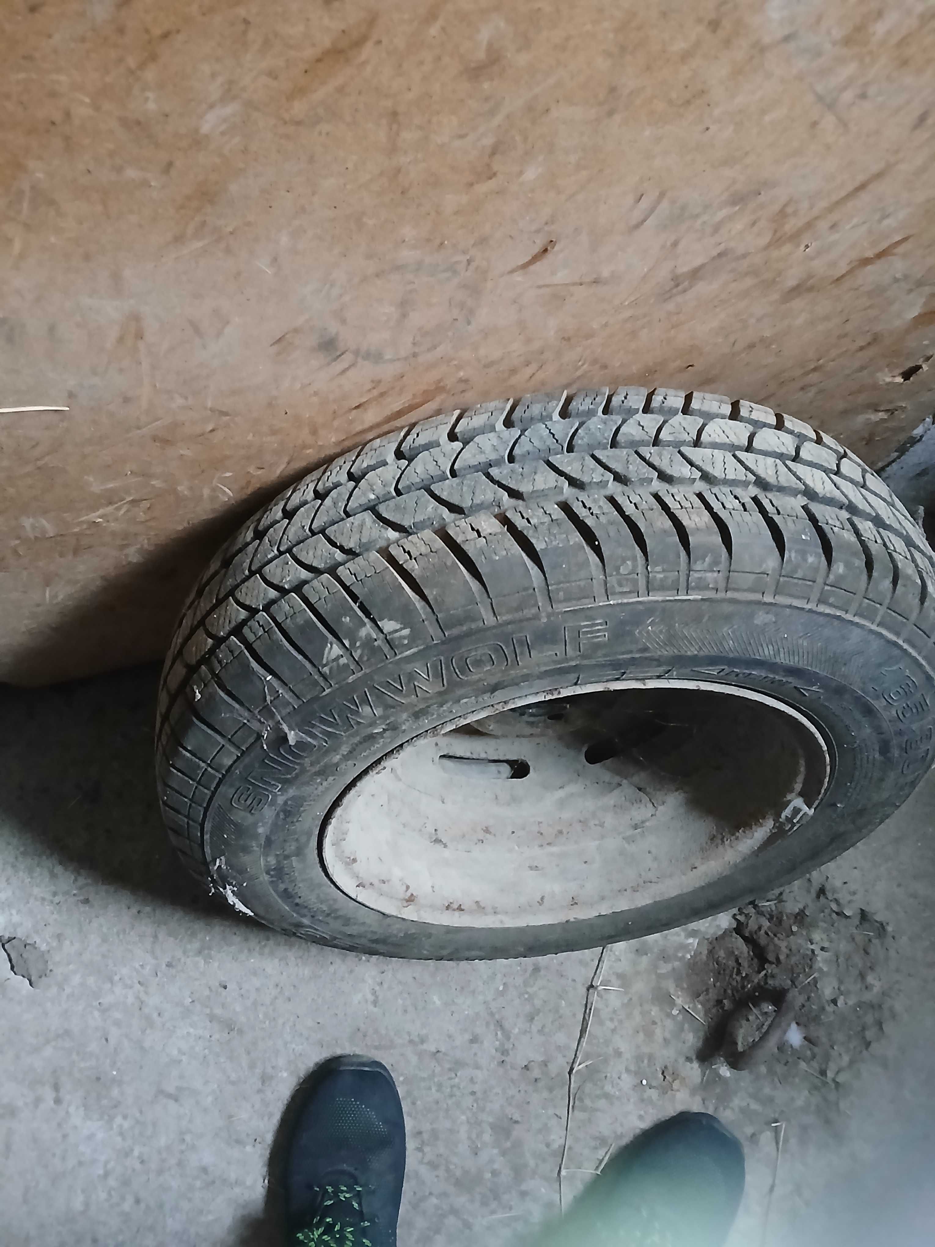 2 броя гуми зимни Eurotec Snow 165/80 R13 + джанта