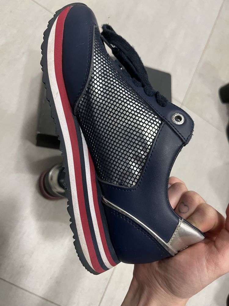 Оригинални маратонки на Tommy Hilfiger