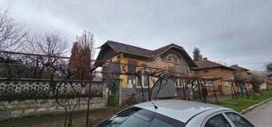 Къща с двор с. Новачене, обл. Плевен