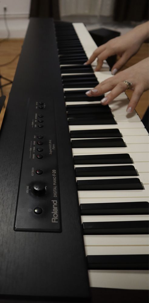 Roland Digital Piano F-20
