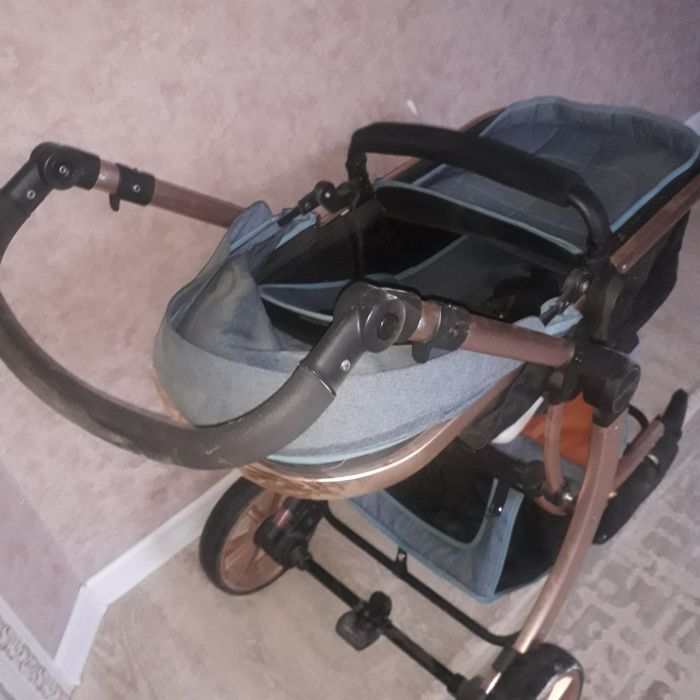 Продам коляску  требует  ремонта