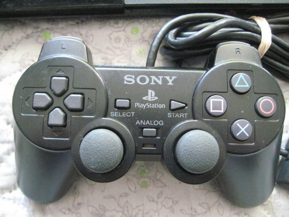 Playstation 2 Slim комплект с две игри