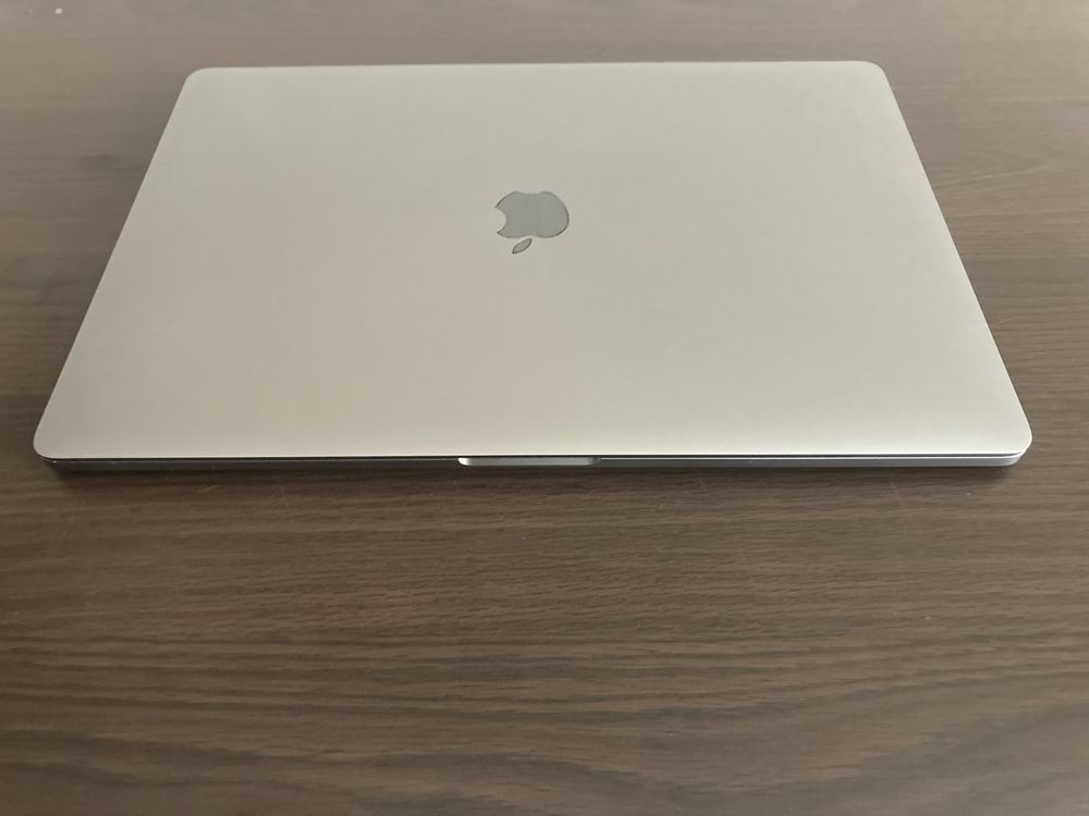 MacBook Pro 15" 2019 2.6GHz 6-Core i7/ 16GB RAM/ 256GB SSD