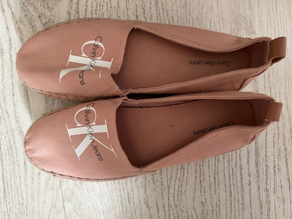 Calvin Klein маратонки и еспадрили