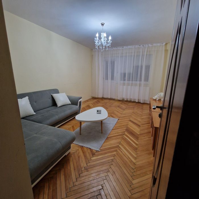 Inchiriez apartament 3 camere decomandate cu centrala proprie