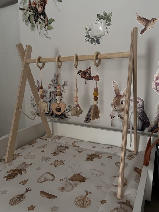 Стойка могтесори с игрушками