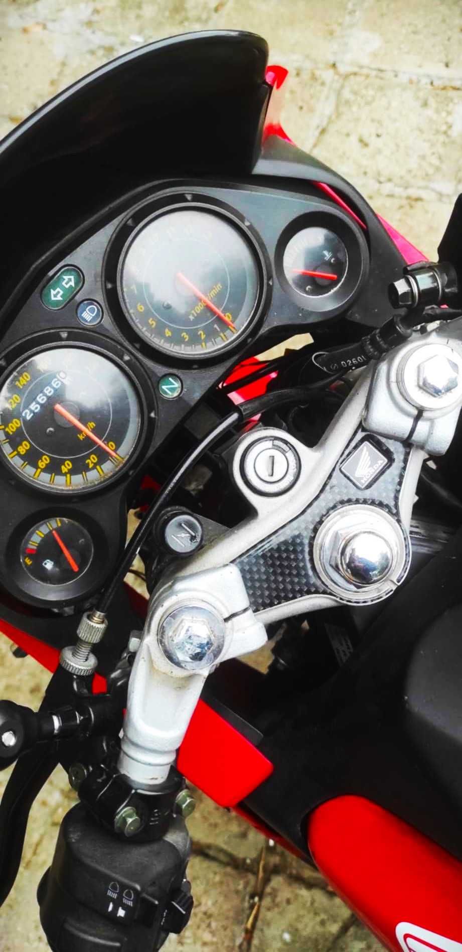 Honda  Cbr  125 r