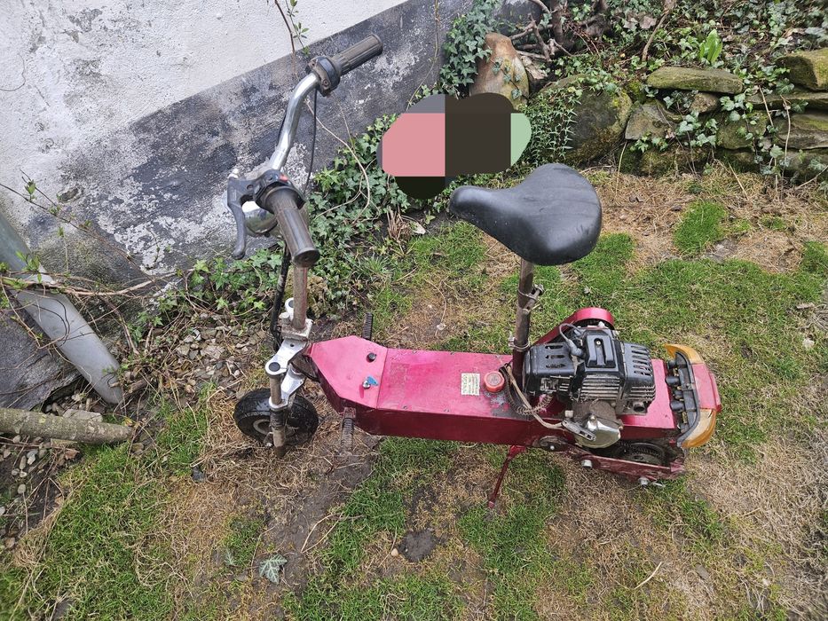 Trotineta cu motor pe benzină foarte puternica, nu necesita permis!