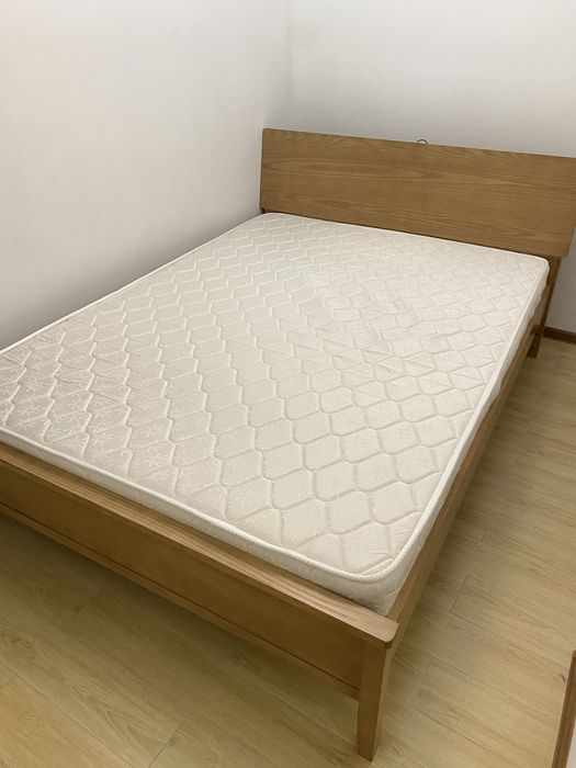 Продаётся двуспальная кровать и матрас