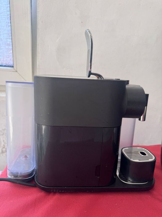 Vand 2 aparate de Cafea Delonghi Nespresso