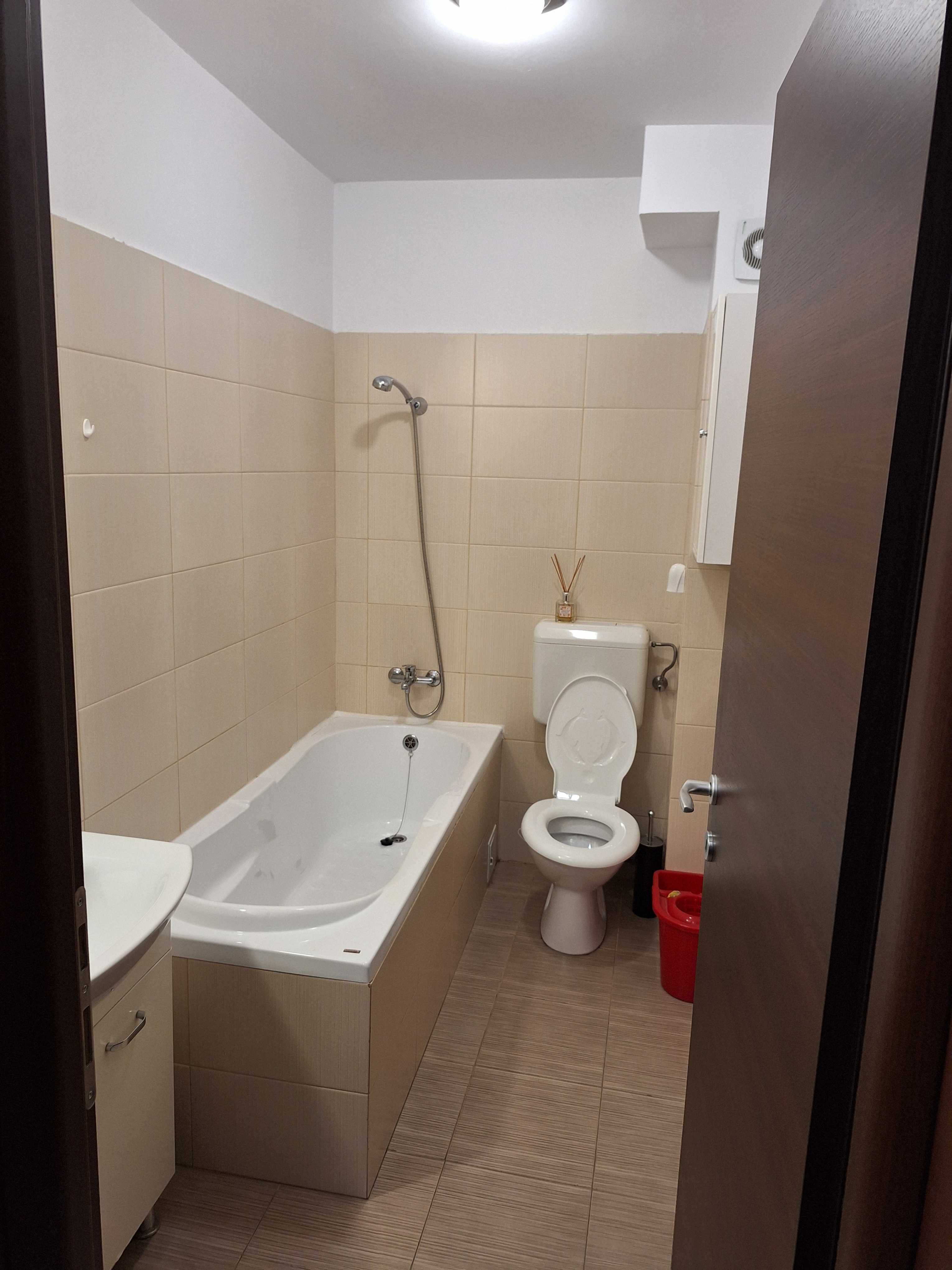 Închiriez apartament