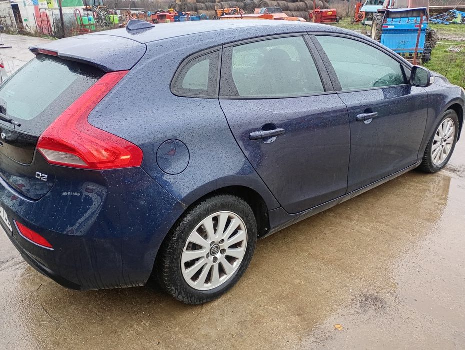 Vând Volvo v 40 d2