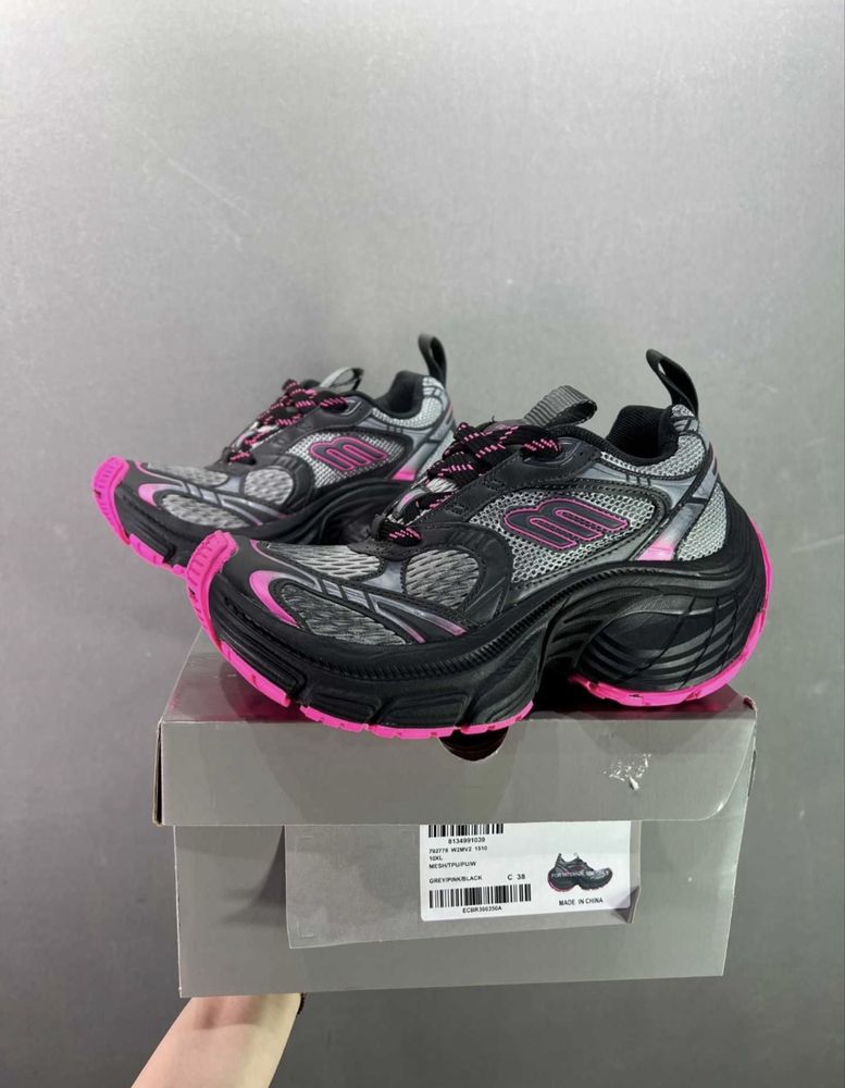Сникърси 10XL, Cargo и Runners