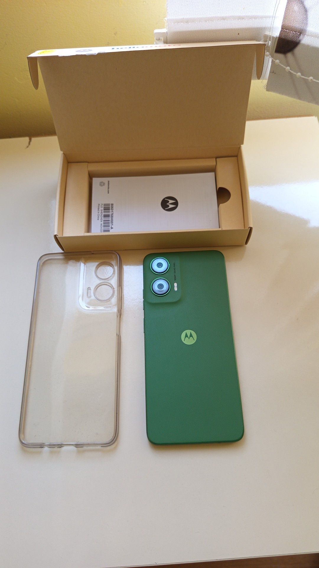 Продавам телефон  ,, Motorola g35 5g  256/8+4  ...