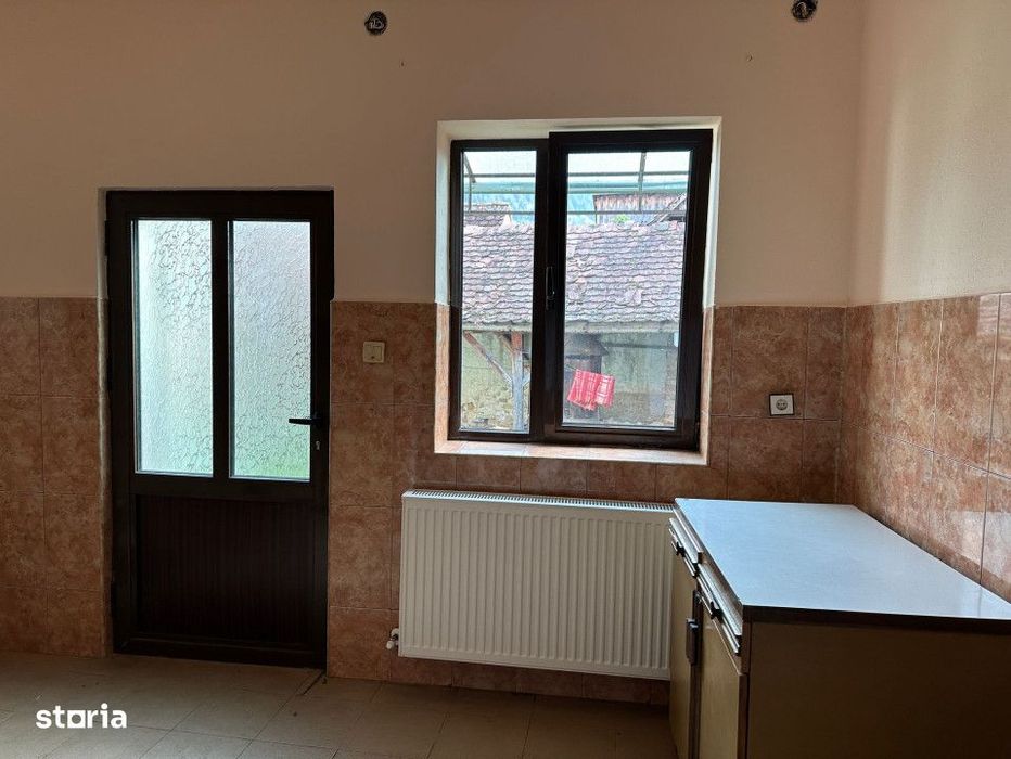 Casa 4 camere suprafata utila 100mp cu teren 400mp spre vanzare in Gur