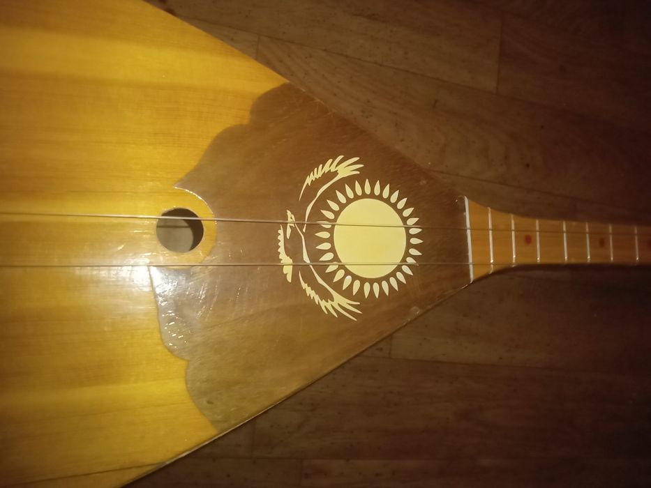 Очень дёшево . Домбра за 5000