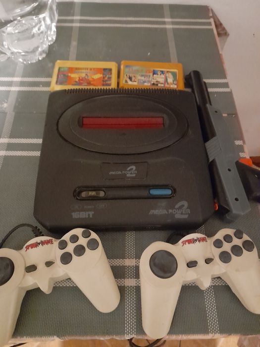 Joc Sega doua dischete, 2 joystick-uri  pistol .