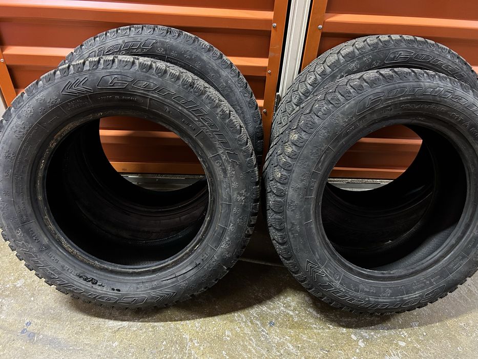 Зимние шипованные покрышки