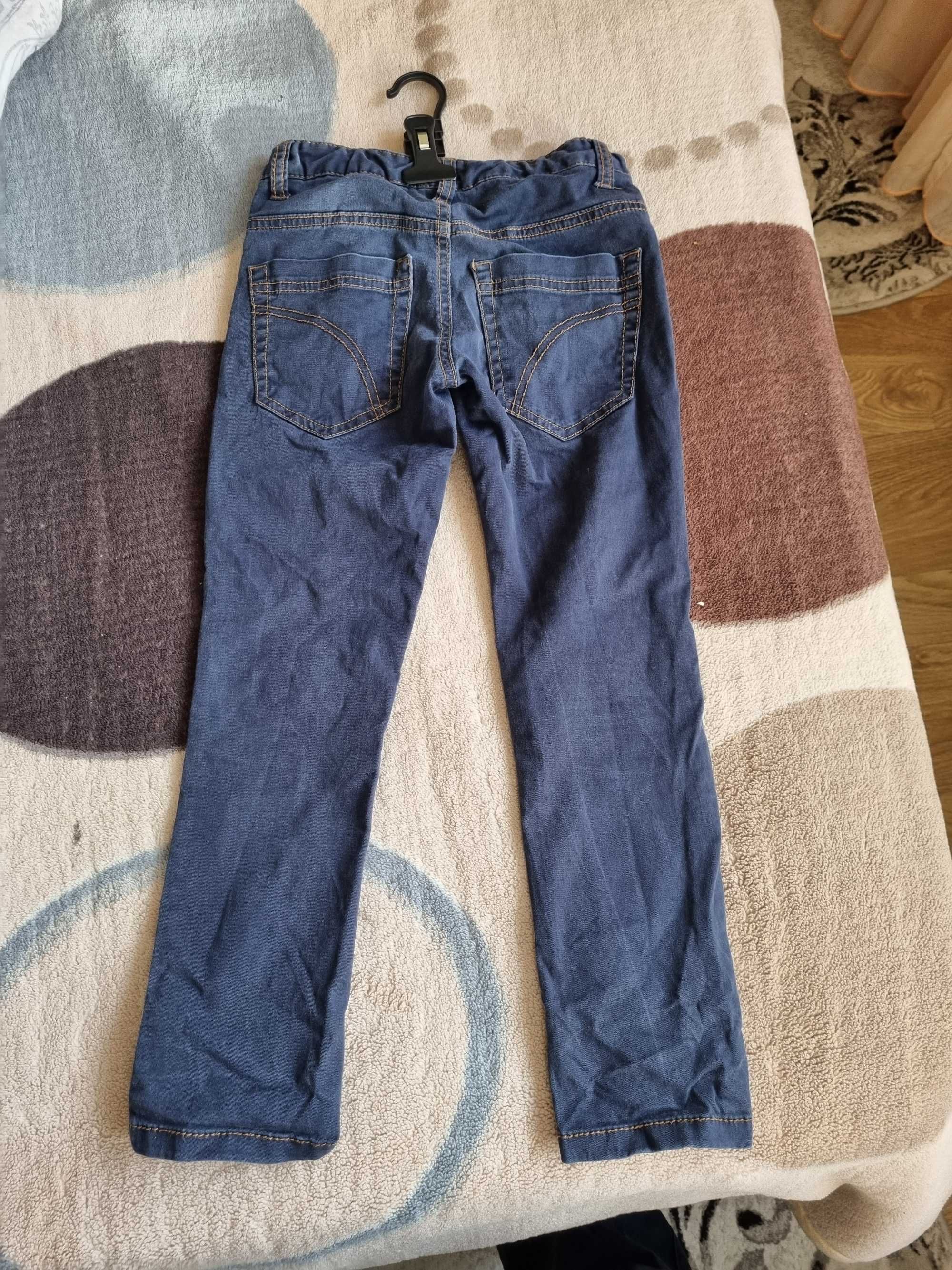 Pantaloni copii, lungime 70 cm, talie 28 cm, stare buna.