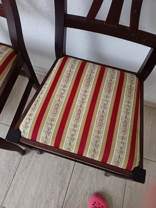 Vând 3 scaune lemn masiv