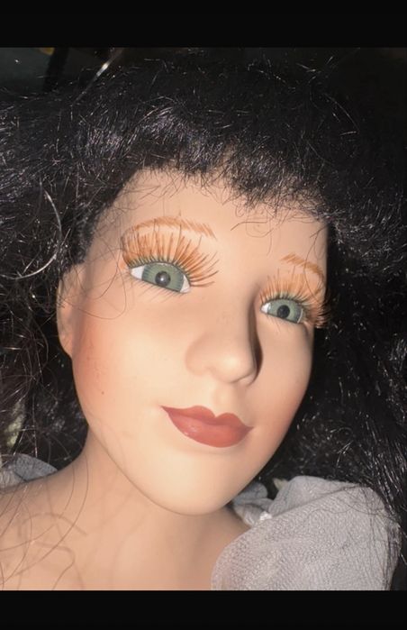 Păpușă de porțelan