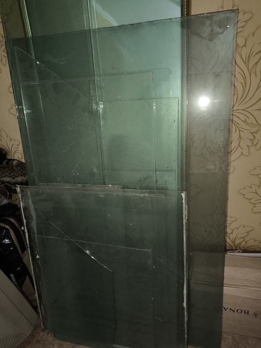 Стекло отдам даром